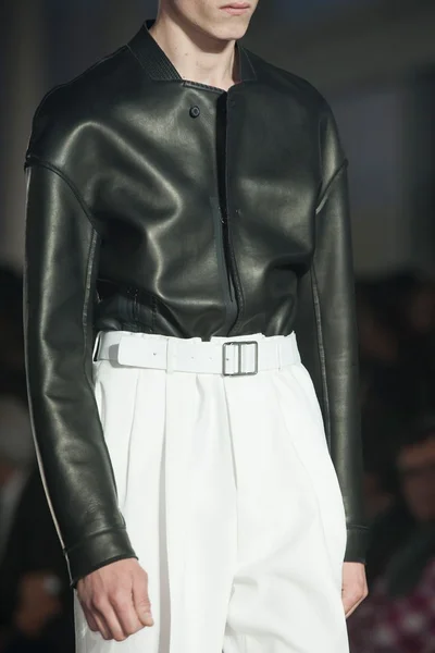 Look 10